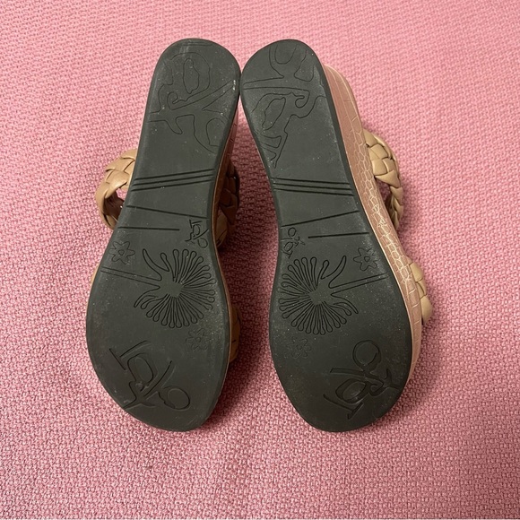 OTBT Size 8.5 M Tan Embossed Braided Fluent Wedge Sandal Slip On Comfort Resort - Picture 7 of 9